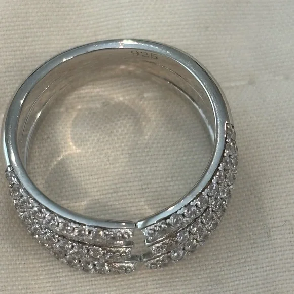 Lisa Robertson Elegant Sterling Silver Women's Ring - Picture 6 of 6